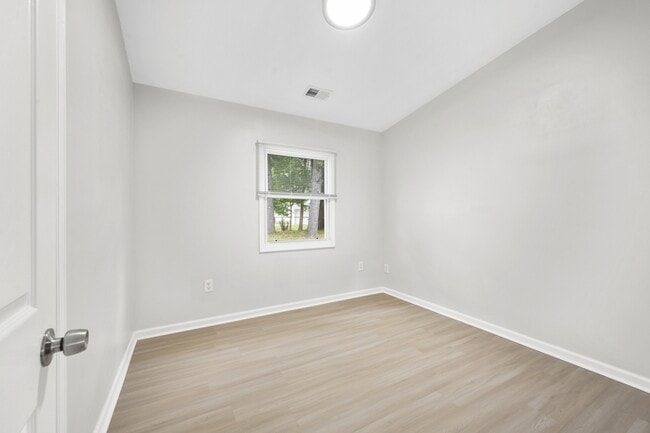 Building Photo - 8032 Bywater St