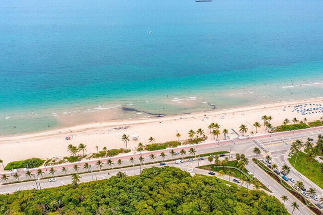 Building Photo - Beachfront Bloo's -2 Units-Ocean View Balc...