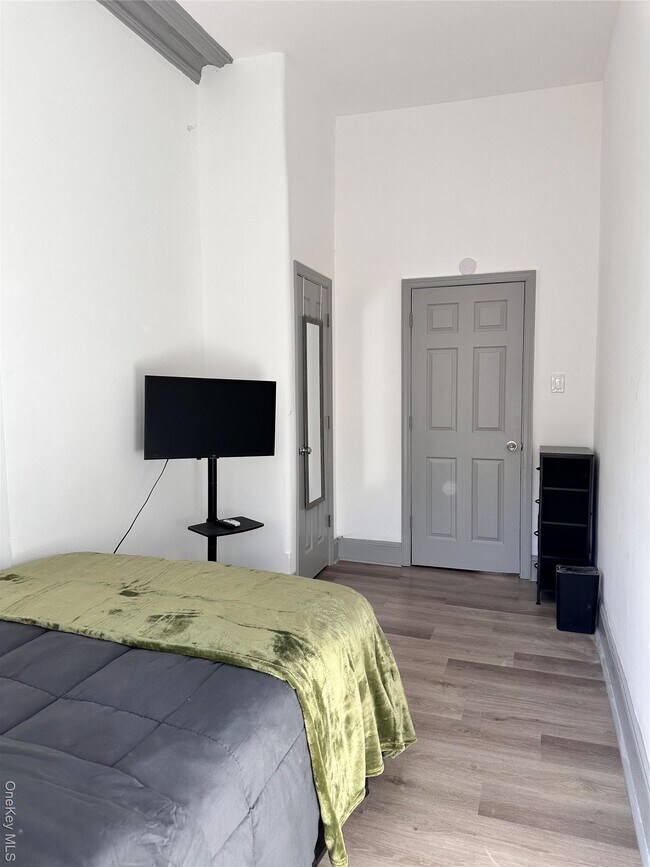 Building Photo - 768 Greene Ave