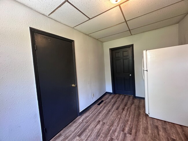 Building Photo - 614 Chandler-
