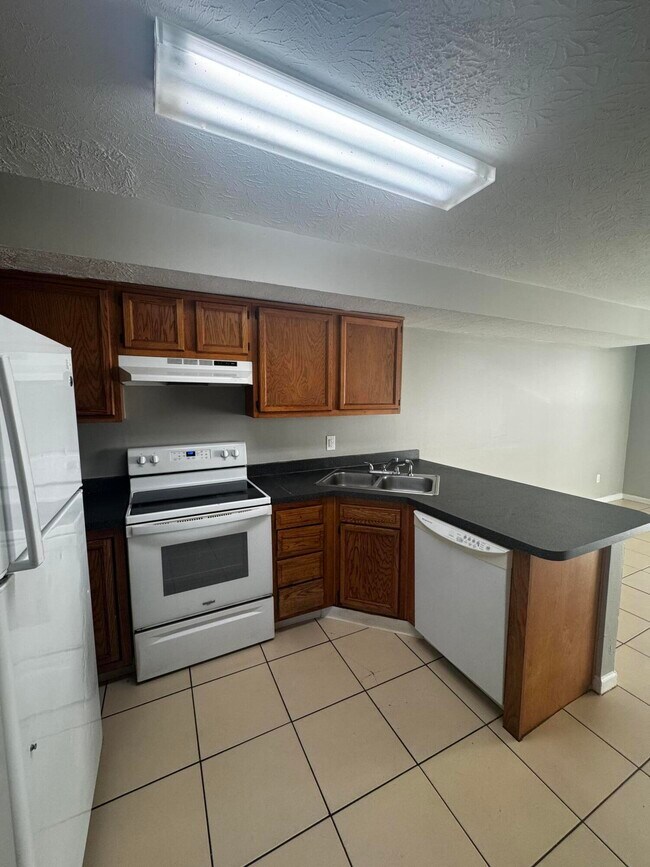 Building Photo - 230 Mousas Way