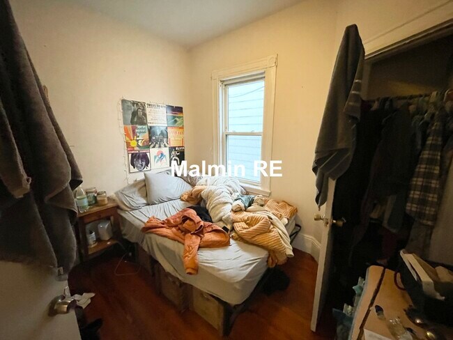 Building Photo - 10 Wave Ave