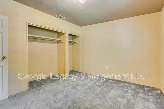 Building Photo - 65 Hughes St