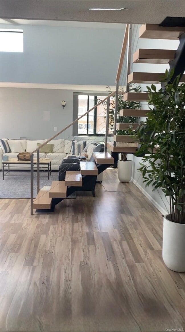 Building Photo - 750 W Broadway