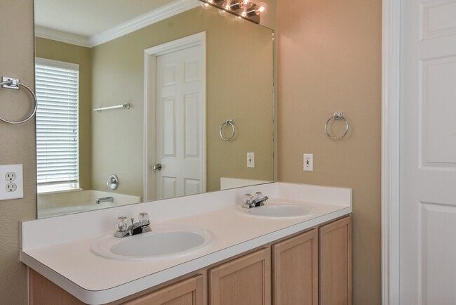 Building Photo - 11911 Brantley Haven Dr