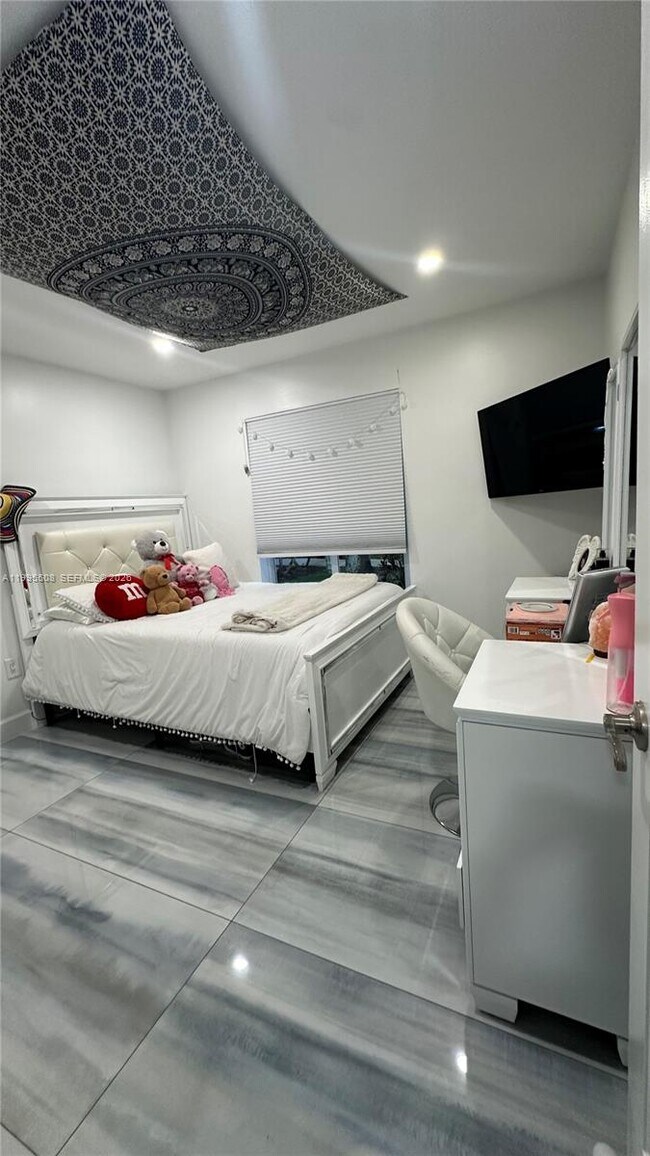 Building Photo - 13411 SW 17th Ct