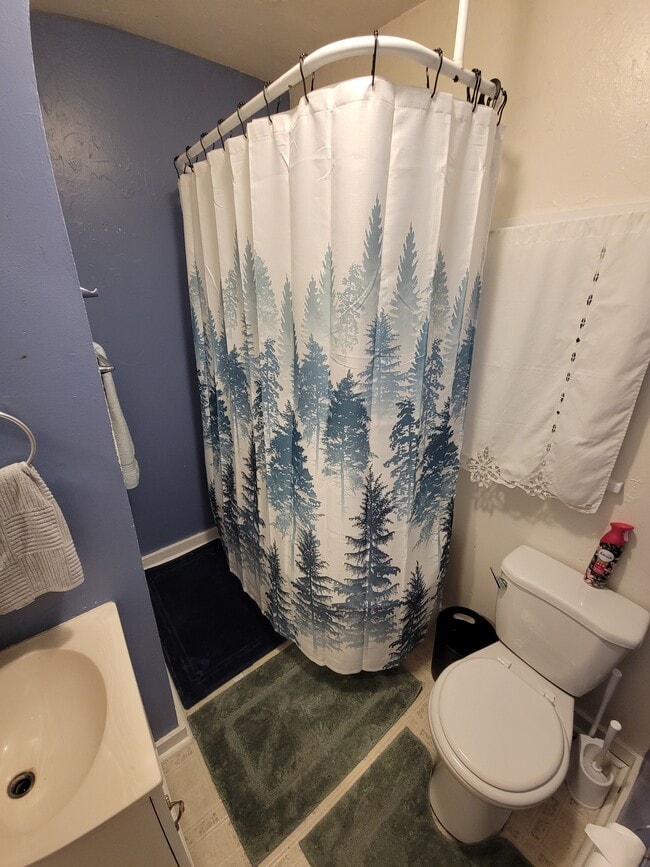 Building Photo - 211-212 W 13th St