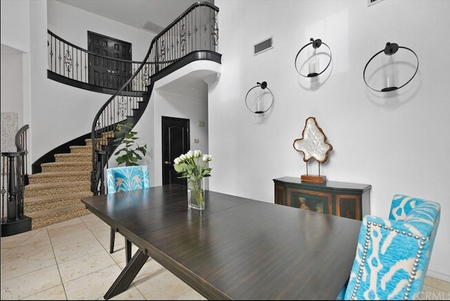 Building Photo - 7435 Paloma Dr