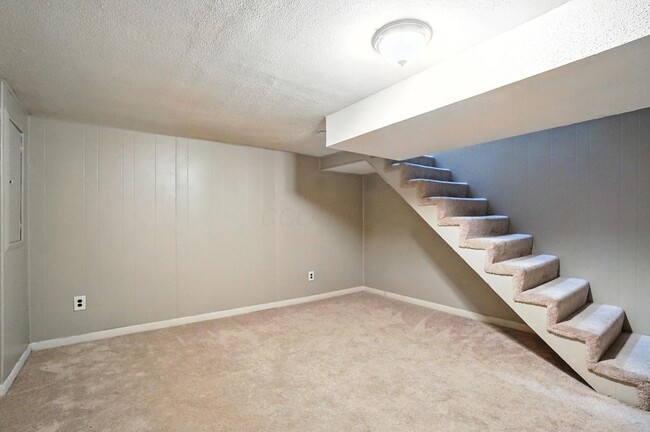Building Photo - 5 Keene Dr