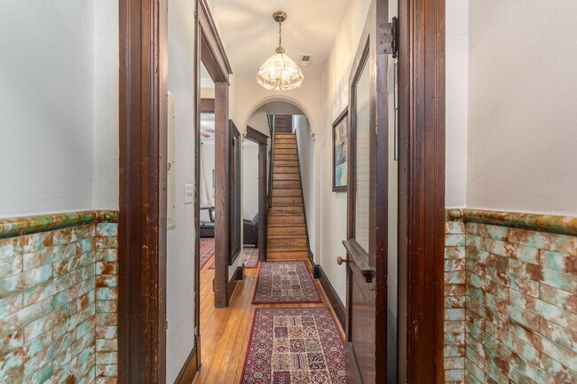 Building Photo - 1308 Potomac Ave SE