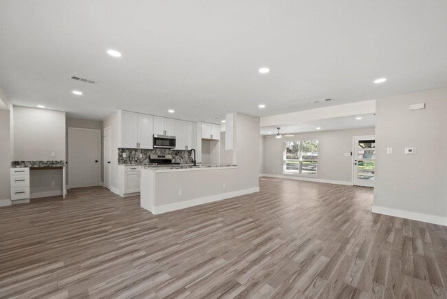 Building Photo - 1313 Redbud Trail