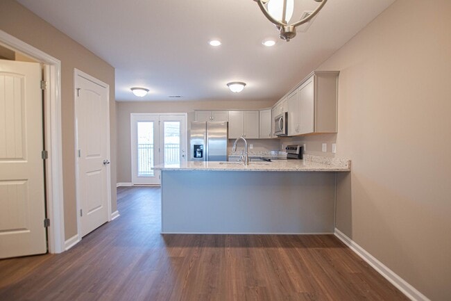 Building Photo - Like New Two Bedroom!