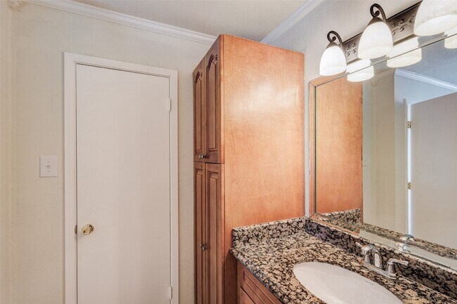 Building Photo - 5640 Cedar Creek Dr