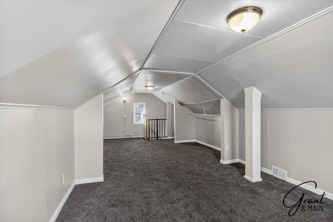 Building Photo - $1250 2 bedroom bungalow