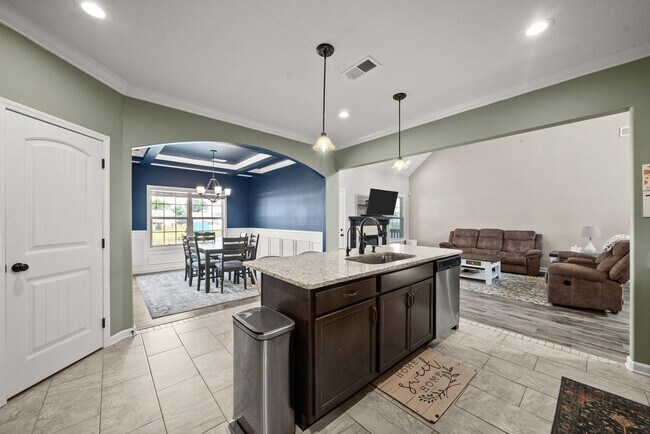 Building Photo - Beautiful Home in Summerfield Waiting to C...