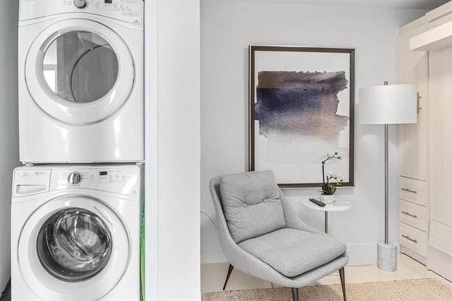 Building Photo - 401 N Birch Rd