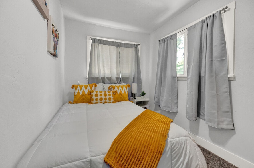 Building Photo - 369 N 300 W