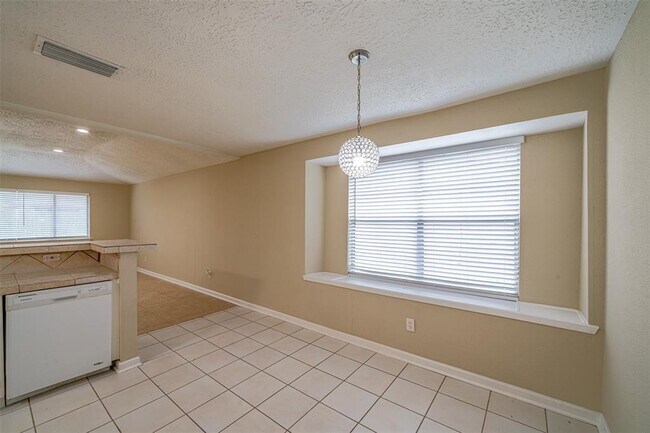 Building Photo - 1815 Ripple Creek Dr