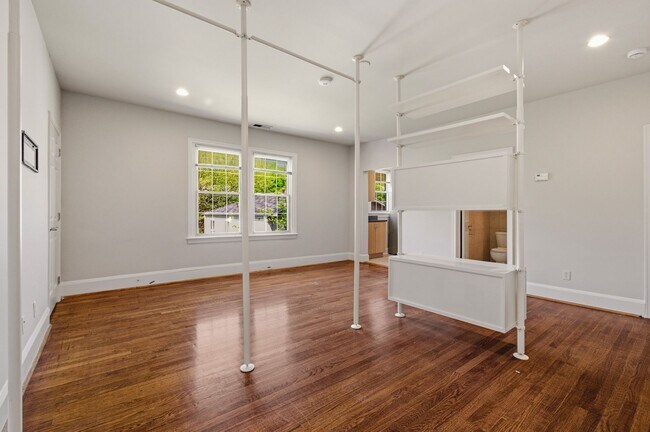 Building Photo - 422 Butternut St NW