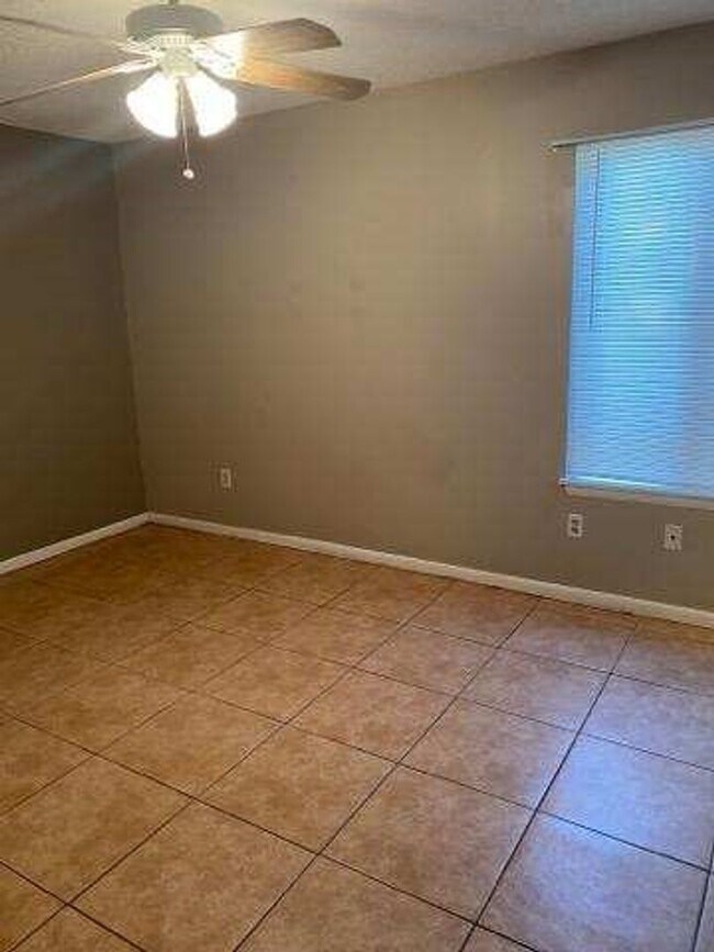 Building Photo - 3525 Sable Palm Ln