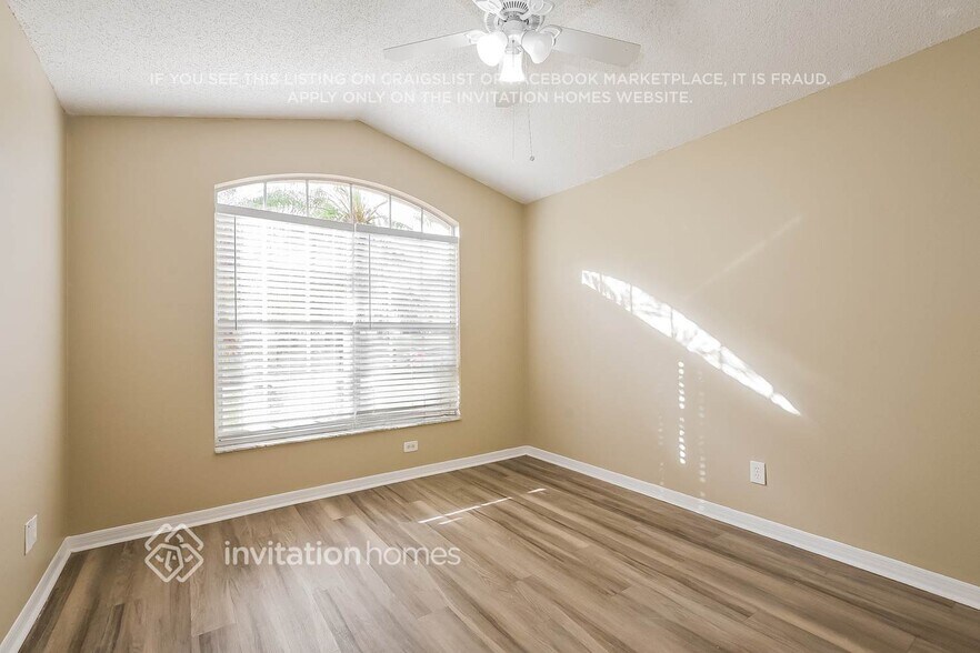 Building Photo - 4001 Saddlewood Dr