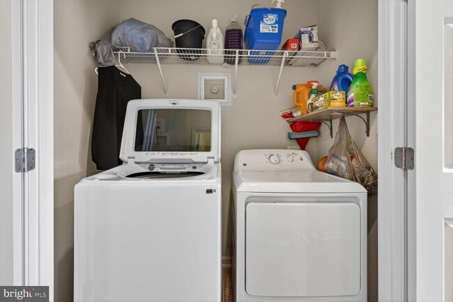 Building Photo - 6157 Posey St