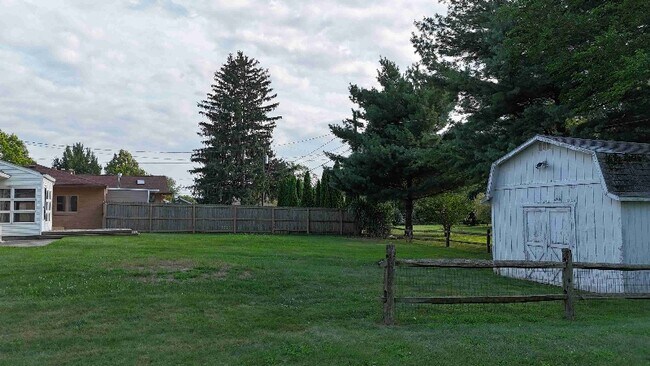 Building Photo - 452 S Yarrow St