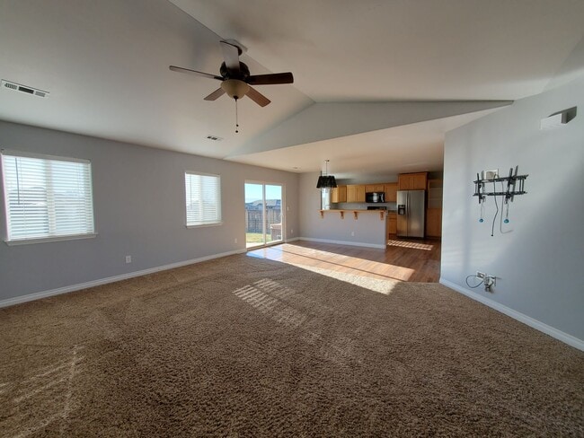 Building Photo - 3 Bedroom 2 Bath Single Family Home