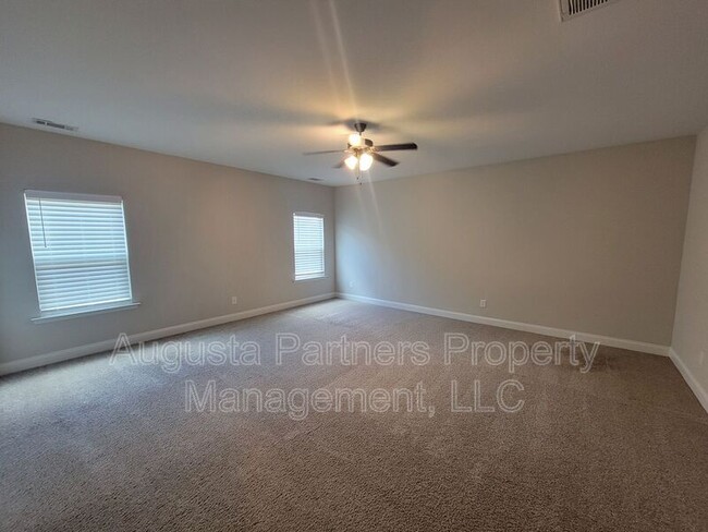 Building Photo - 257 Tulip Dr