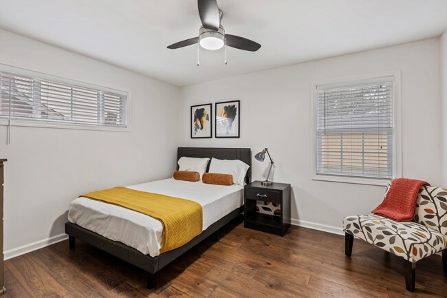 Building Photo - 6864 Aspenhill Dr