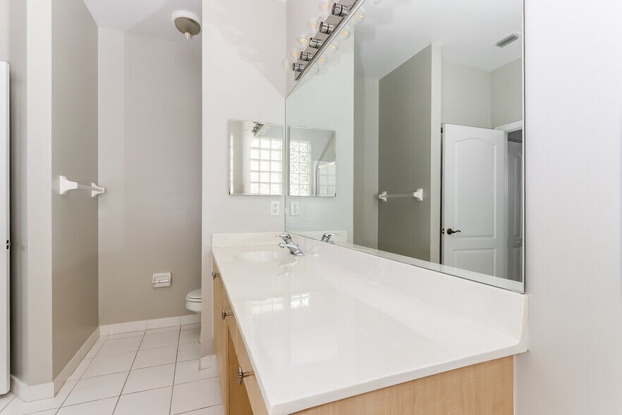 Building Photo - 141 Seminole Lakes Dr
