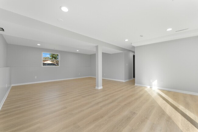 Building Photo - 2N359 Mildred Ave