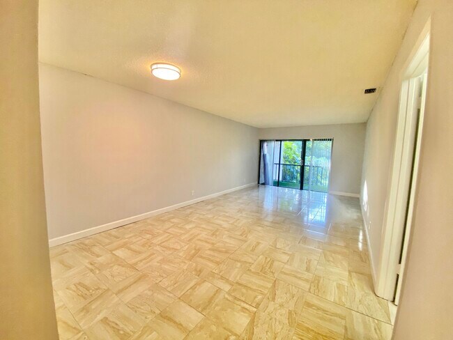 Building Photo - 5975 Forest Hill Blvd