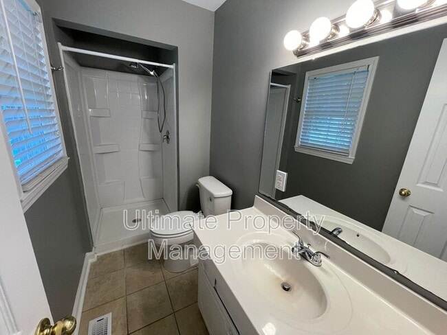 Building Photo - 305 Ilex Dr