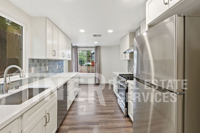 Building Photo - 3421 Cobblestone Dr