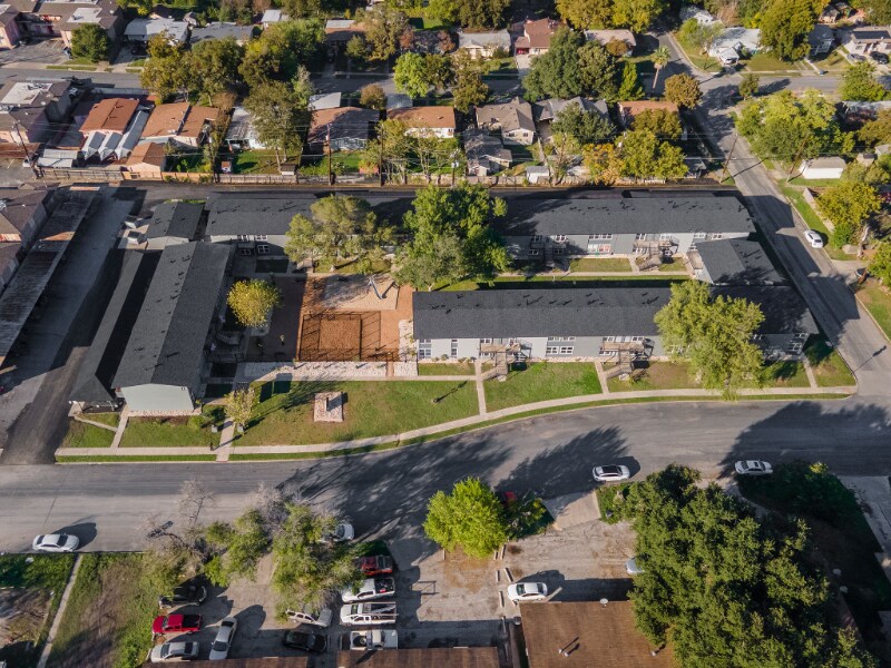 Building Photo - 2515 Clara Ln