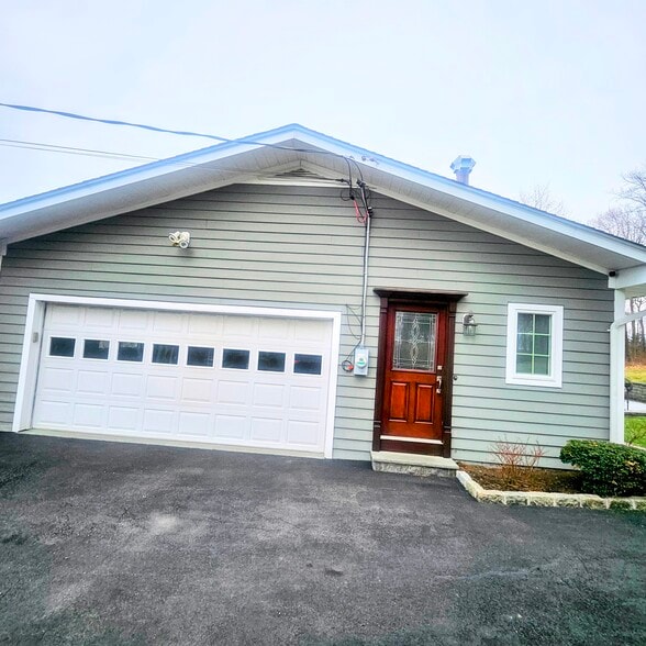 Building Photo - 10 Foxwood Ln