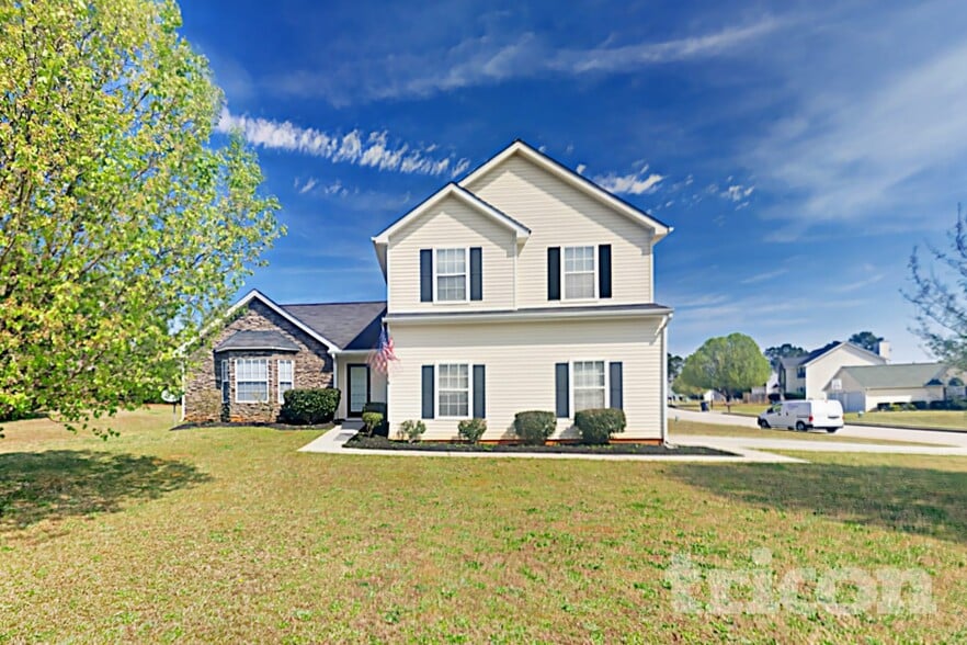 Building Photo - 1100 Village Oaks