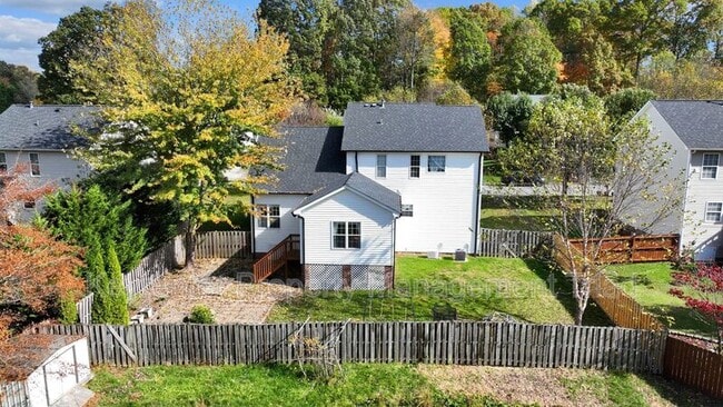 Building Photo - 3391 Valley Crossing Dr