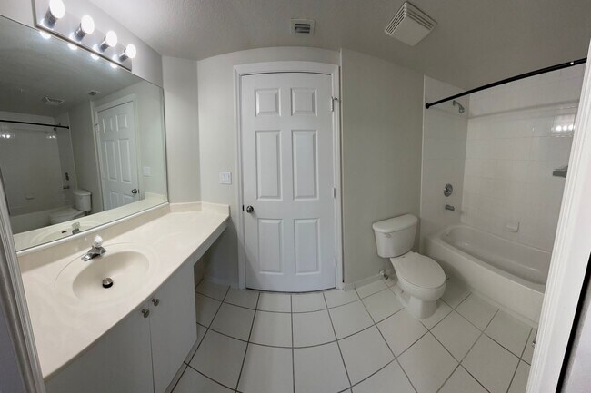 Building Photo - Up to 2 Months Free! Spacious 2/2 Corner Lake View Unit in Coral Springs!