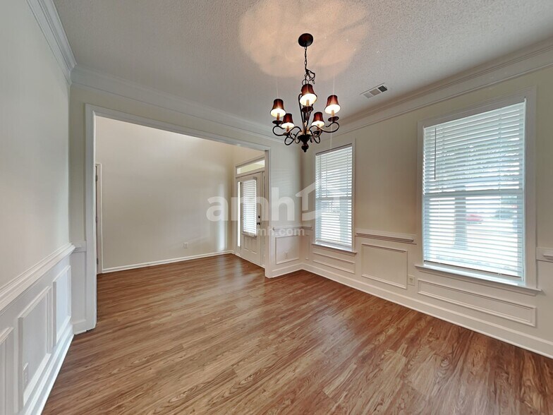 Building Photo - 145 Summit Point Dr