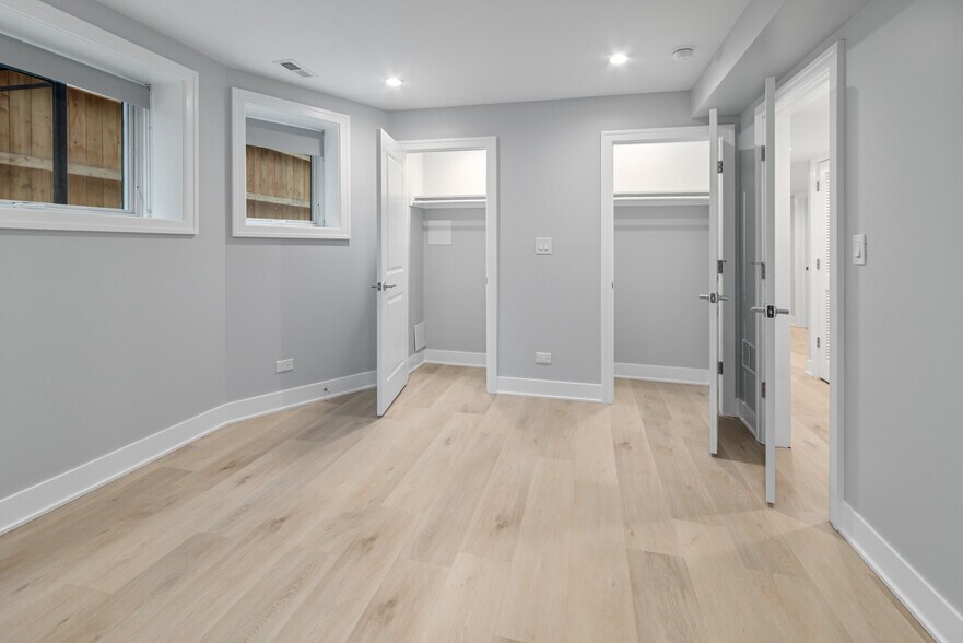 Building Photo - 935 W Winona St