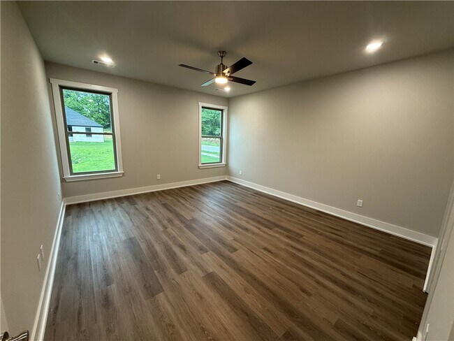 Building Photo - 2106 Dagan St