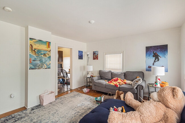 Building Photo - 428 S Division St