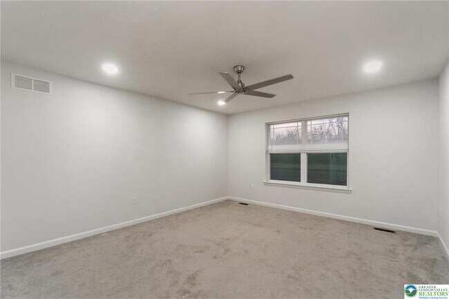 Building Photo - 164 Maureen Ln