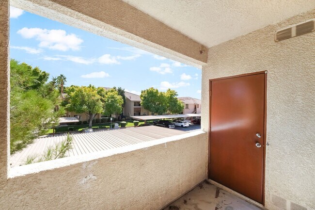 Building Photo - Stylish 3-Bedroom Condo in Silverado Ranch!