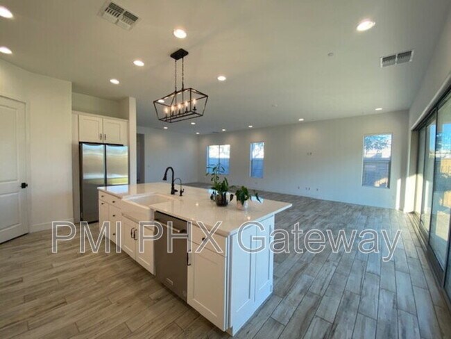 Building Photo - 2353 E Athena Ave