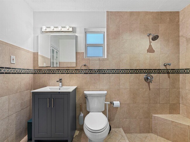 Building Photo - 2021 N 52nd Ave
