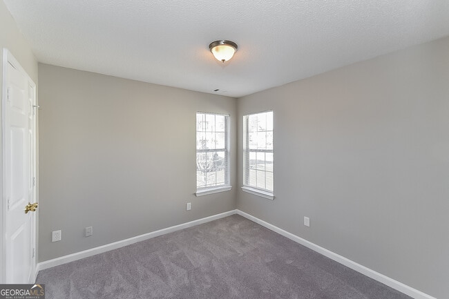 Building Photo - 7949 Mustang Ln