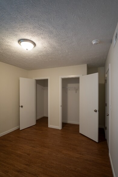 Building Photo - 1277 W 67th St